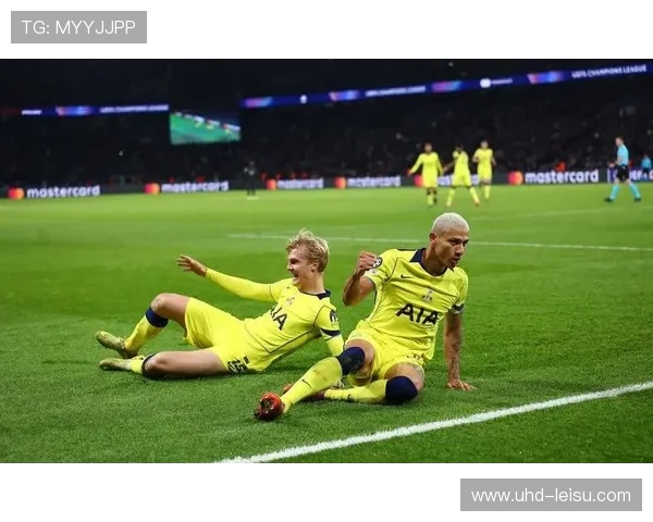 巴黎5-3逆转热刺，维蒂尼亚戴帽穆阿尼2射1传