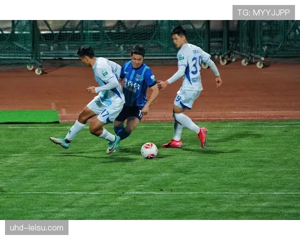 关键判罚：主裁观看VAR后取消南通支云点球，维持0-0比分。